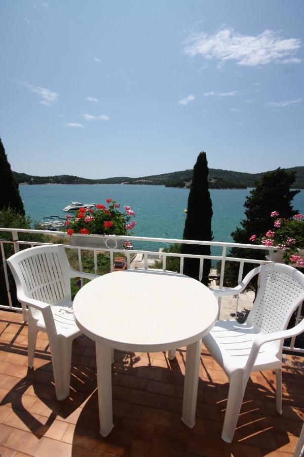 Apartments By The Sea Tisno, Murter - 5141 Esterno foto
