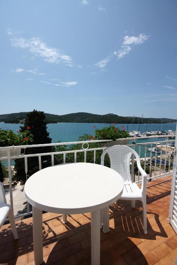 Apartments By The Sea Tisno, Murter - 5141 Esterno foto